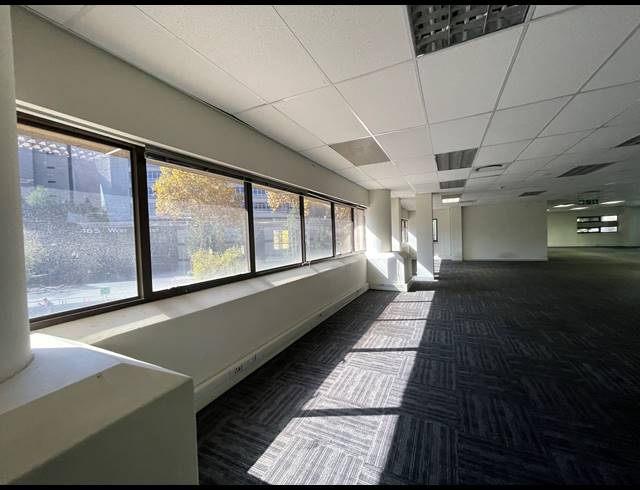 1,604M² OFFICE TO LET IN SANDTON CENTRAL
